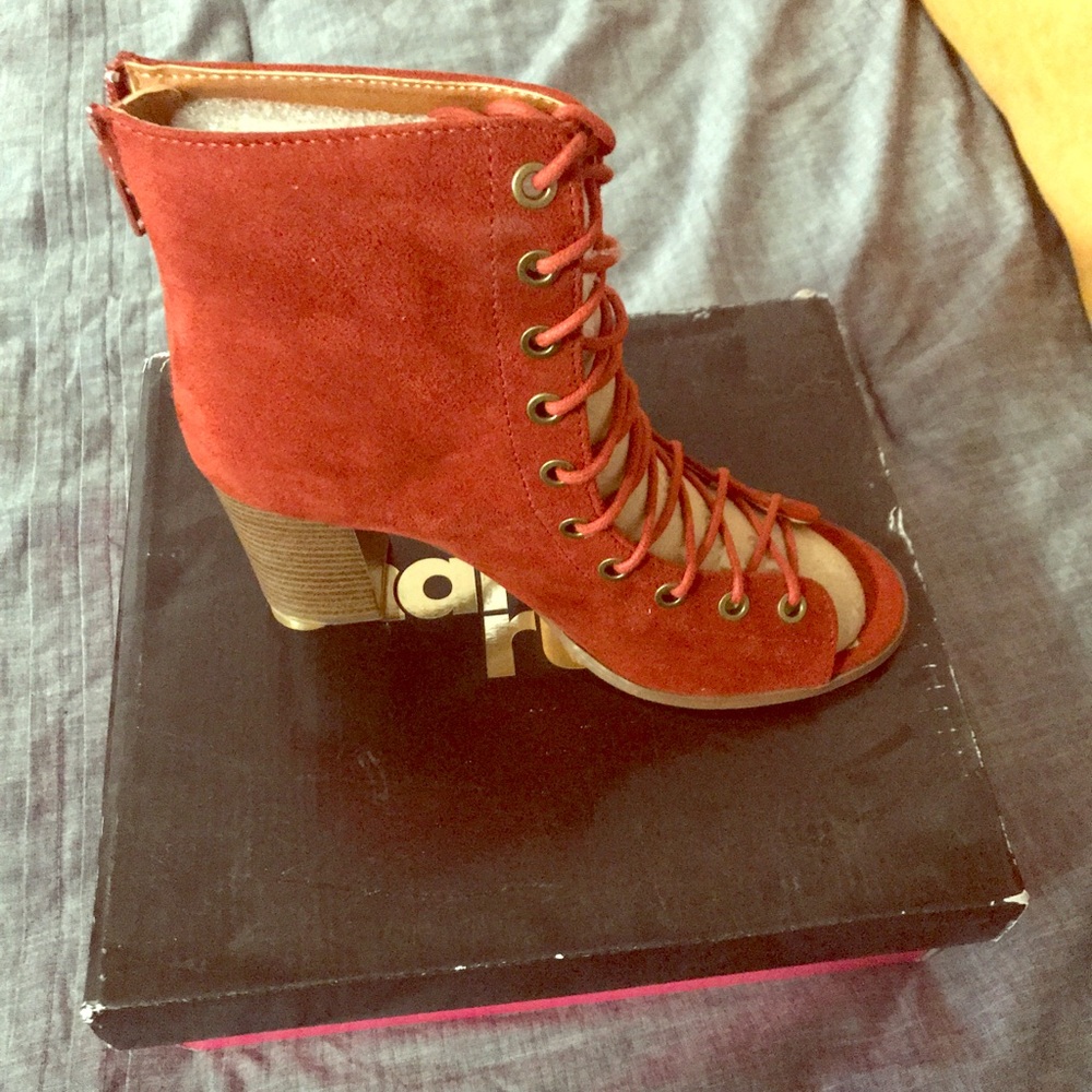 Fall peep toe shoes